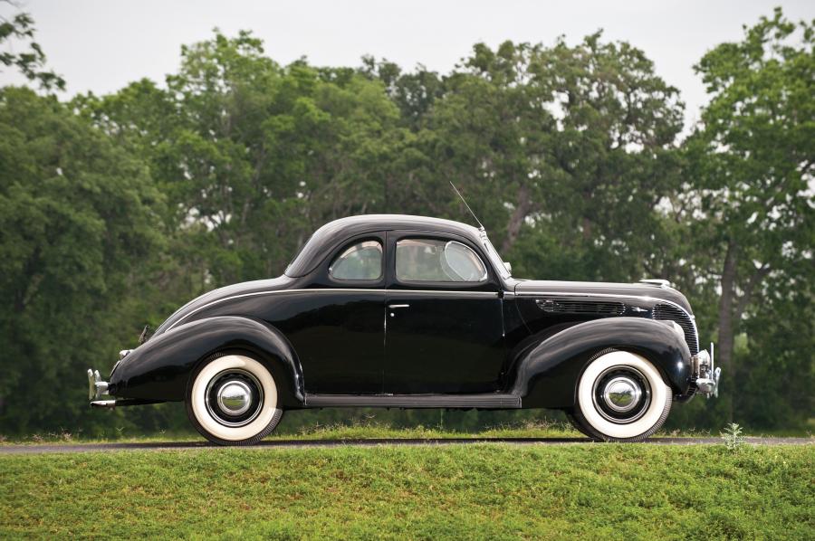  Ford DeLuxe 5-Window Coupe 1938 года  (фото 18 из 22)